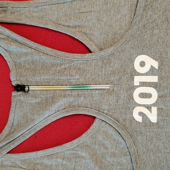 DISNEY PARKS 2019 racerback Rainbow zipper back Walt Disney World 2XL workout - Picture 5 of 6
